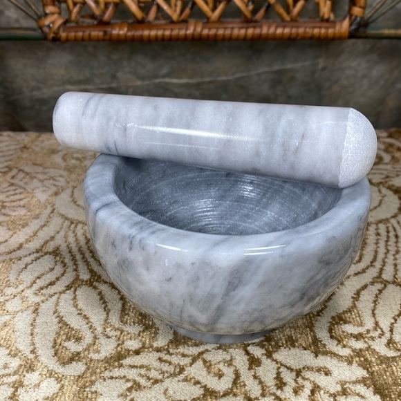 Marble mortar and pestle, crushing grinding herbs, spices nutmeats - Picture 6 of 16